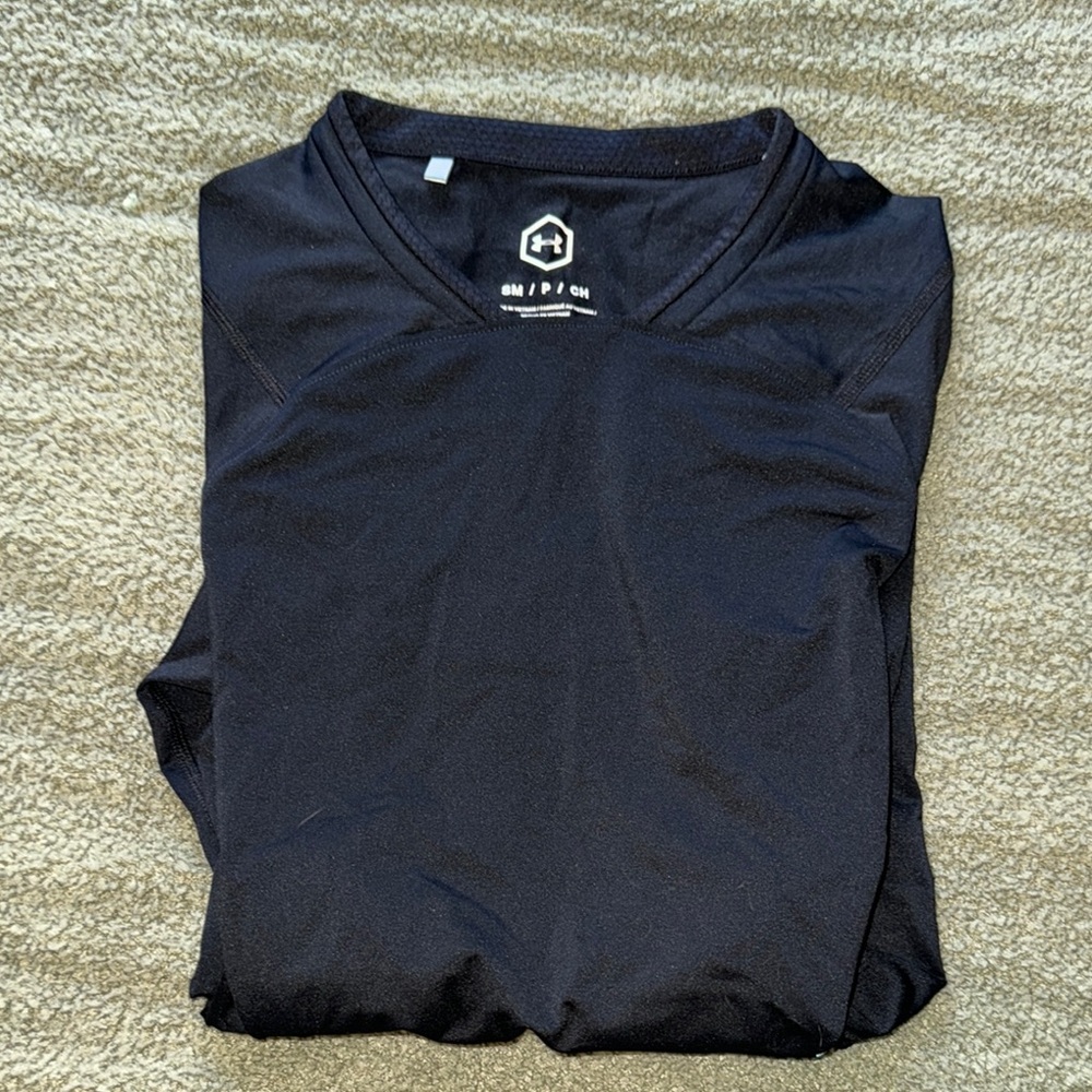 Under armour, long sleeve, heat gear, athletic wear, size S black